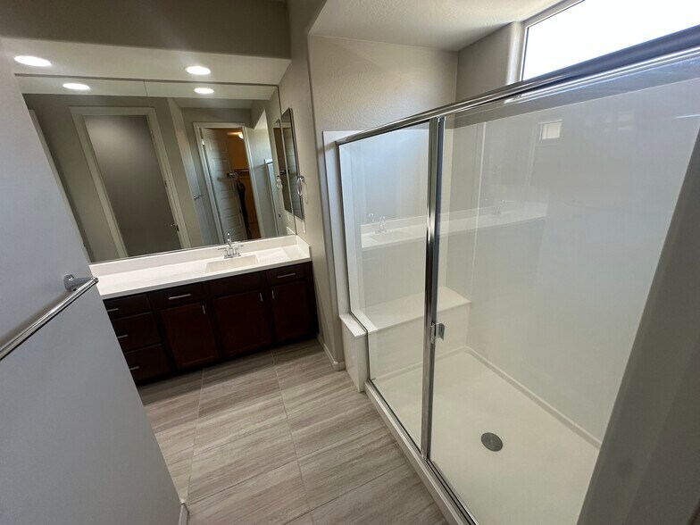 Building Photo - 2518 E Novak Way