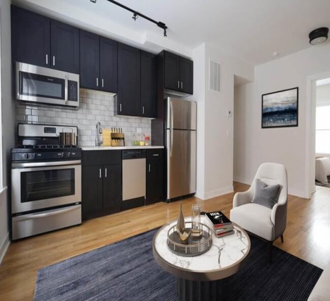 Primary Photo - 2203 W Eastwood Ave