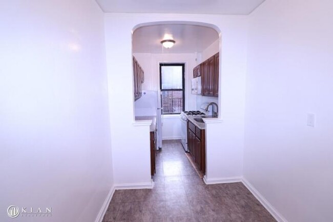 Building Photo - 1 bedroom in REGO PARK NY 11374