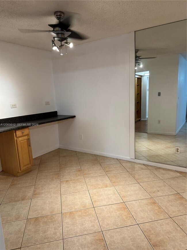 Building Photo - 10762 La Placida Dr