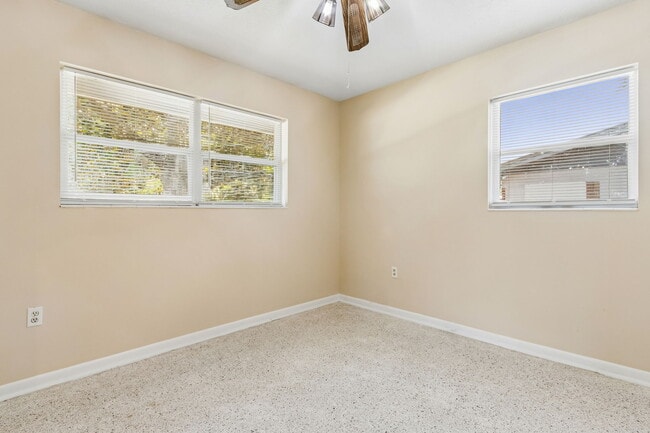 Building Photo - 2406 Husson Ave