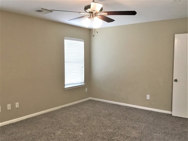 Building Photo - 21655 Falvel Lake Dr