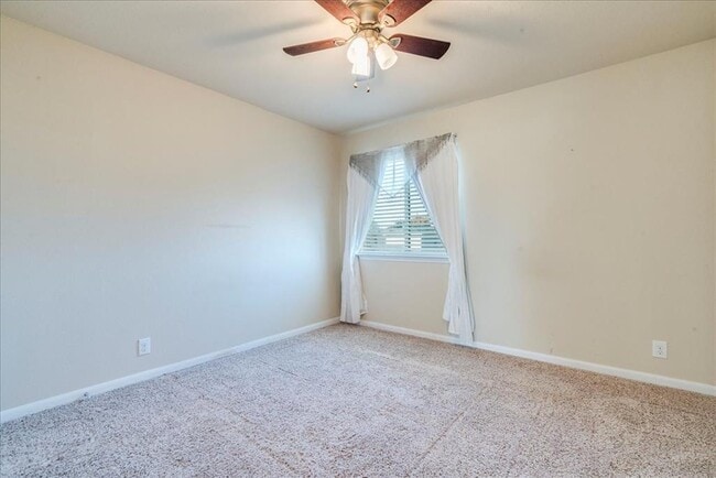 Building Photo - 512 Lookout Tree Ln