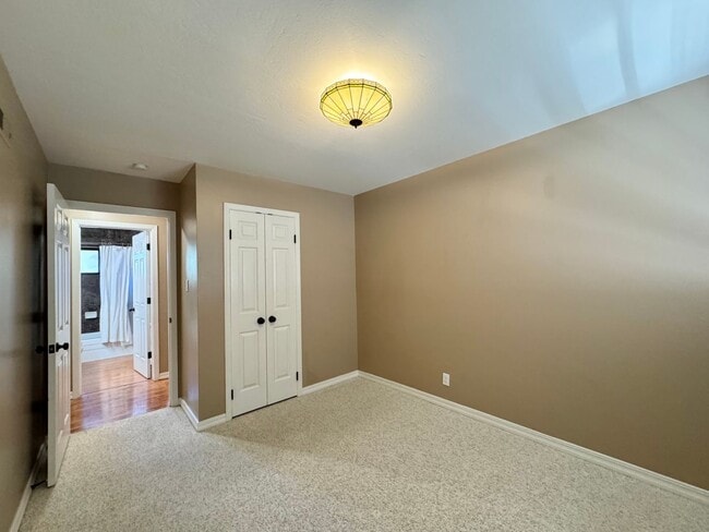 Building Photo - Classic Napa Bel Aire Home 4 Bedrooms, 2 B...
