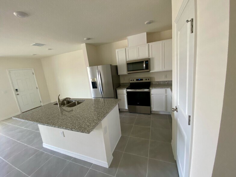 Building Photo - 392 Preston Cv Dr