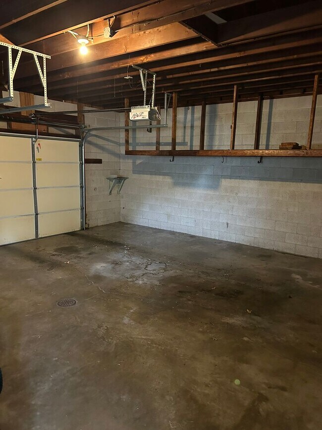 Building Photo - 203 N 7th St