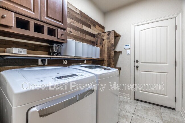 Building Photo - 1231 Via Belcanto