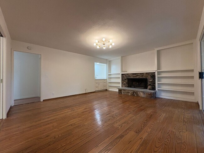 Building Photo - Stunning 4-Bedroom Home with Pool, Solar P...