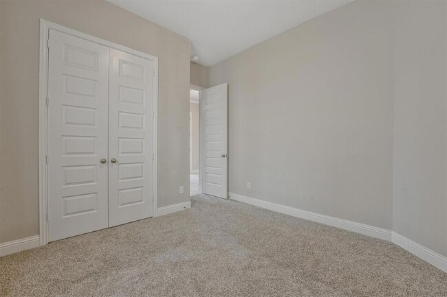 Building Photo - 1910 Graham Wy