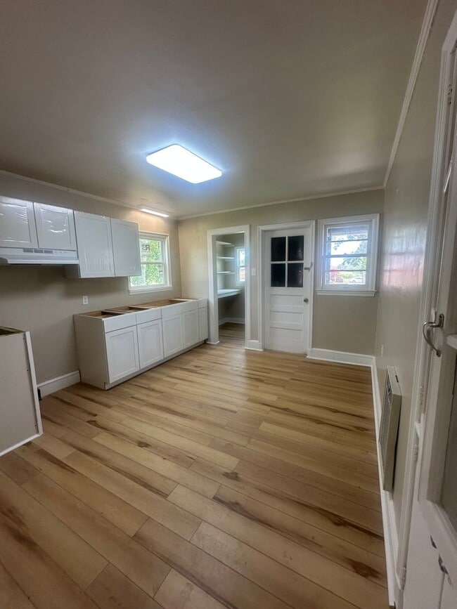 Building Photo - 2 Bed/1 Bath House