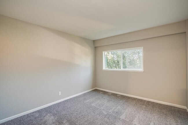 Building Photo - 351 E Thomas Rd