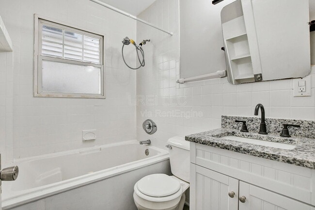 Building Photo - 913 Denmark St