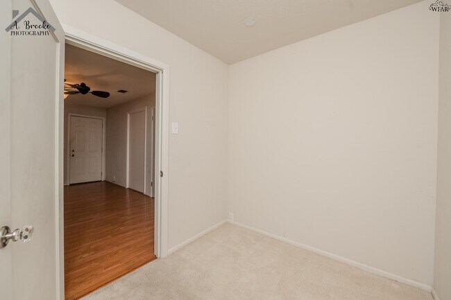 Building Photo - 2003 Arthur St