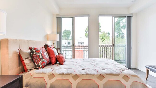 Building Photo - 4354 Teesdale Ave