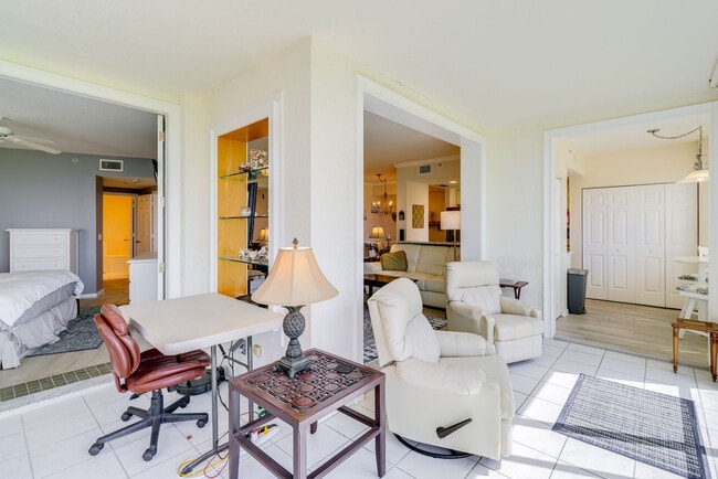 Building Photo - 5799 NE Island Cove Way