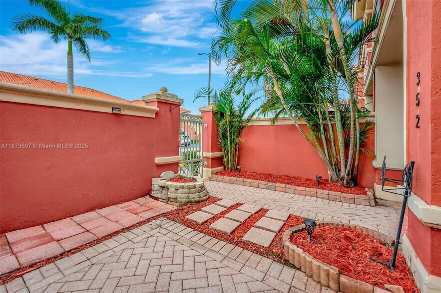 Building Photo - 6141 NW 115th Pl