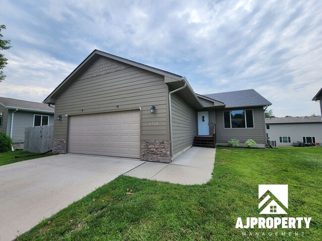 Building Photo - 6521 W Amber St