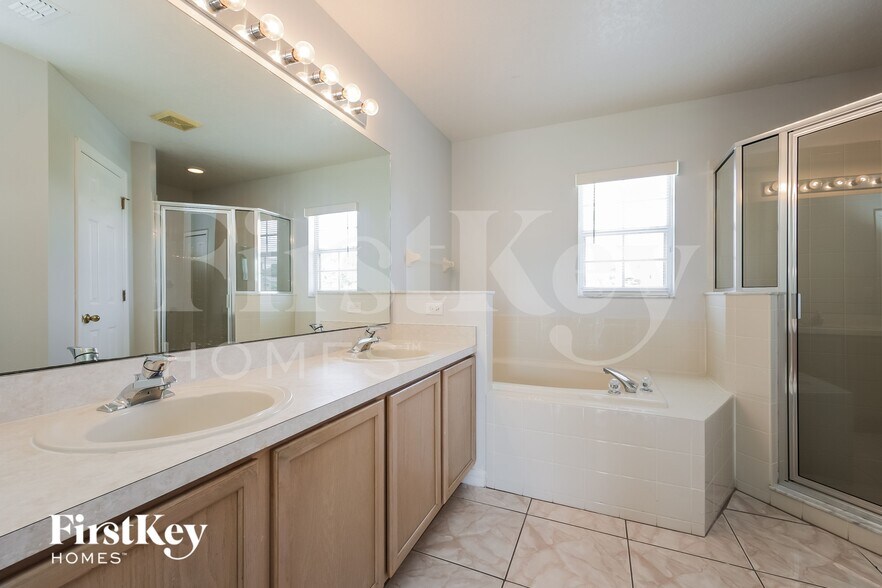 Building Photo - 827 Massy Ct