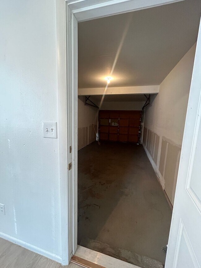 Building Photo - Two Bedroom Condo With One Car Garage Available For Rent In Longmont