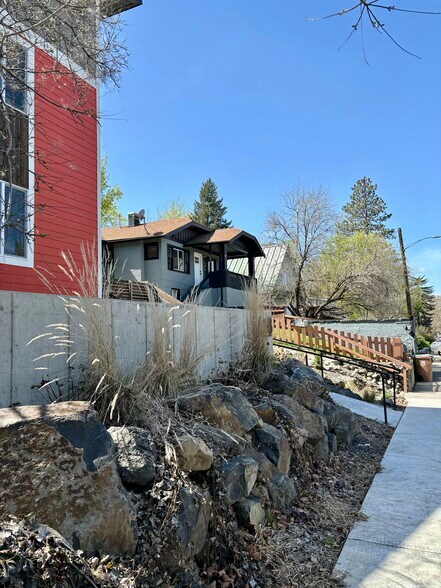 Building Photo - 604 E 7th Ave