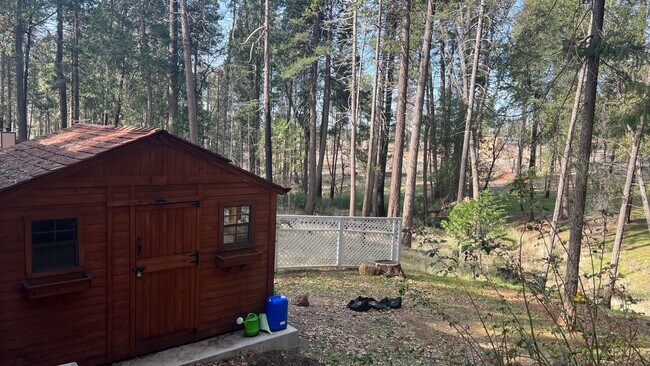 Building Photo - Two Bedroom Two bath home with attached Ga...