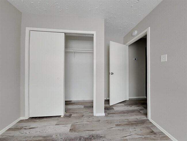 Building Photo - 11122 Drakeland Dr