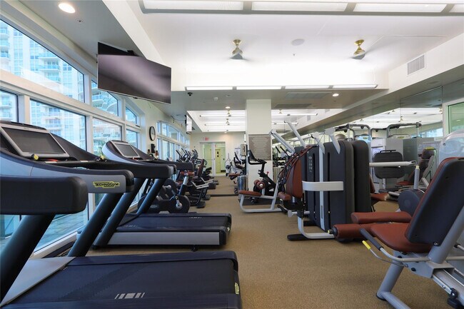 Building Photo - 411 N New River Dr E