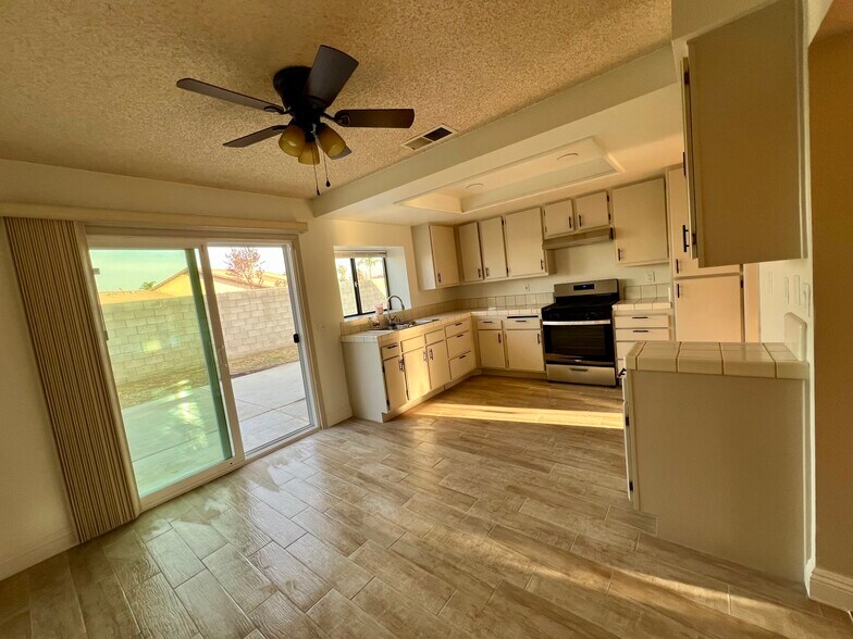 Building Photo - 6024 Billabong Ct