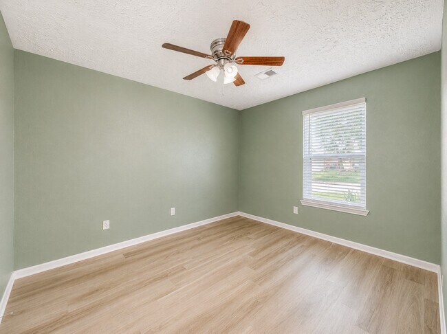 Building Photo - 7114 Buchanan Dr