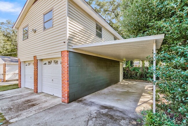 Building Photo - 3 Bed 2 Bath Home Located in Highland Park...