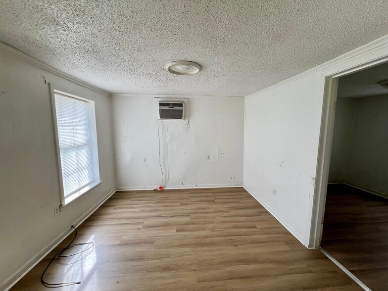 Building Photo - 1212 E Highland Ave