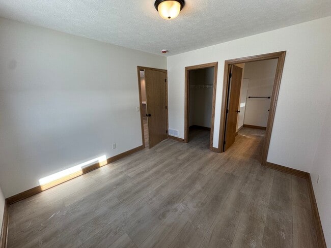 Building Photo - 2485 Shreve Rd