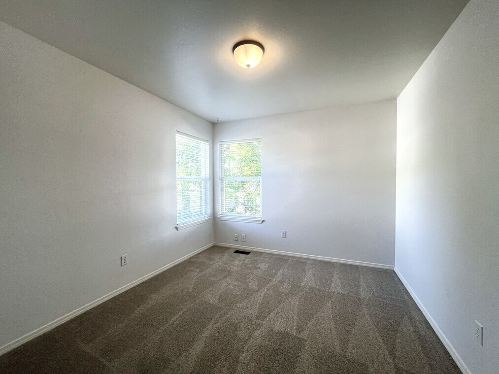 Building Photo - 5851 N Cobbler Ln