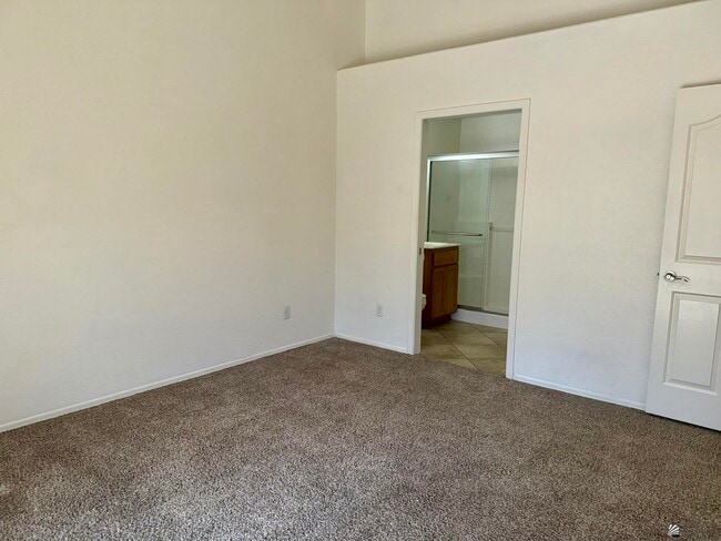 Building Photo - 3142 S Ragen Dr