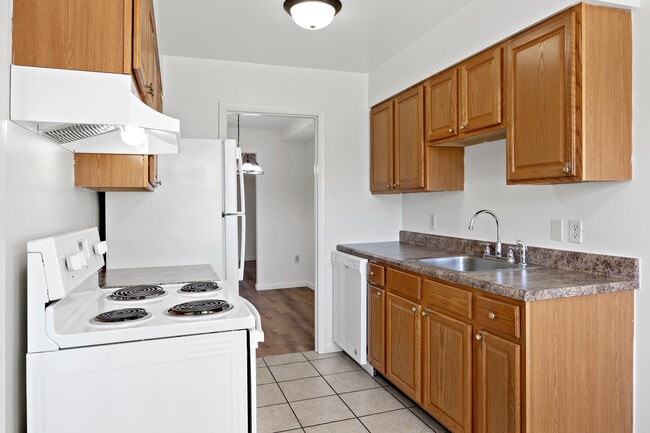 Building Photo - Whispering Pines