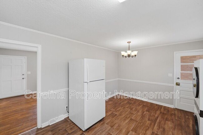 Building Photo - 1019 Carmel Dr