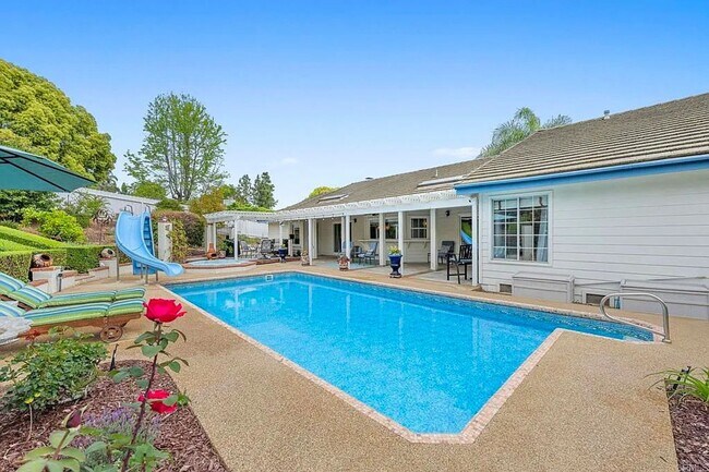 Building Photo - Luxury 3BR Home w/ Pool, Spa, Solar, RV Pa...
