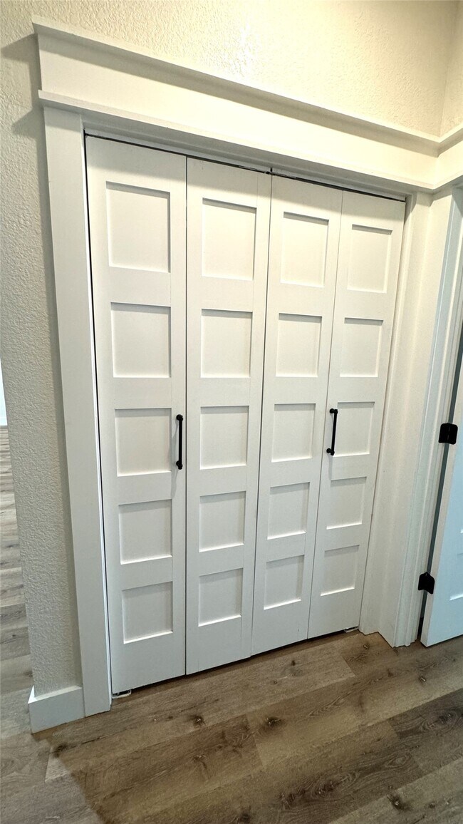 Building Photo - 3414 Ave N Ursuline St