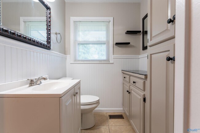 Building Photo - 425 Arthur St NW