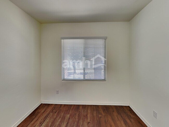 Building Photo - 11754 W Vanderbilt Farms Way