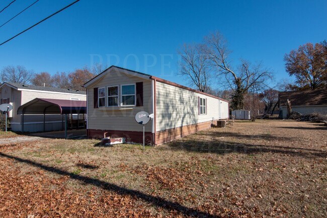 Building Photo - 705 Cheyenne St