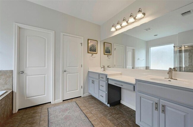 Building Photo - 130 Farm House Rd