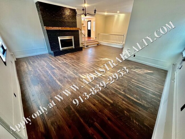 Building Photo - Fantastic 4 bed 2.5 Bath Overland Park Ran...