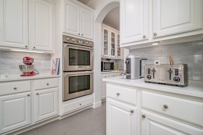 Building Photo - 5907 Ballina Canyon Ln