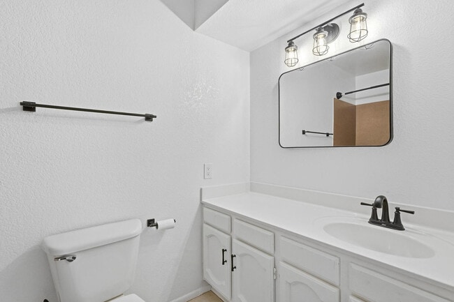 Building Photo - 715 W Boxelder Pl