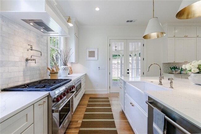 Building Photo - 2717 Skyland Dr NE