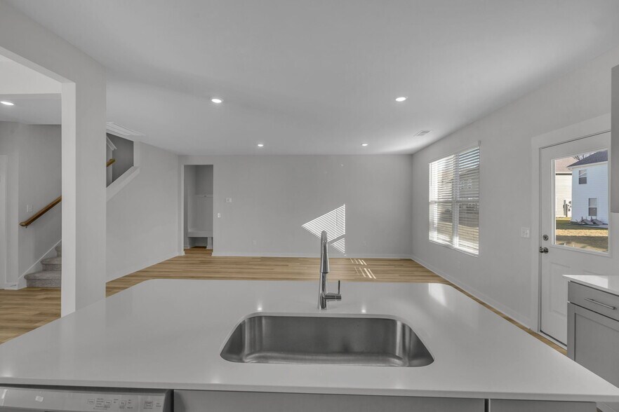 Building Photo - 361 Euclid Dr