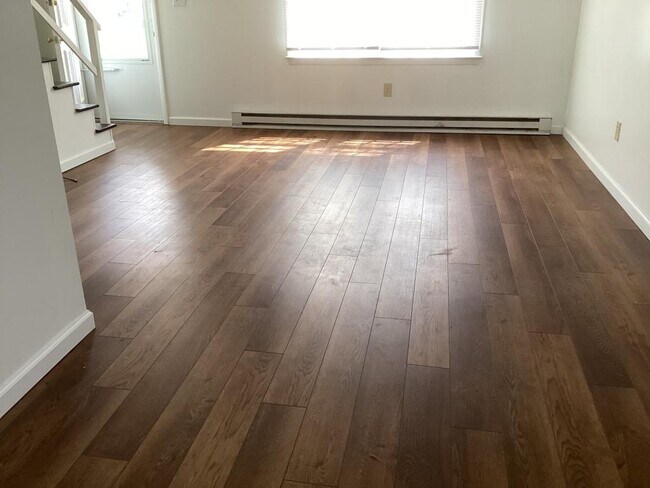 Building Photo - 915 Woodland Ave