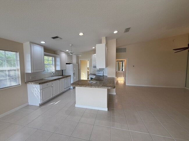 Building Photo - Elegant 2 Bedroom 2 Bath Villa Villagewalk in Palmer Ranch