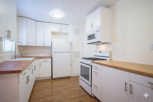 Building Photo - Historic Kensington - Charming 2bd/2ba with Bonus Room & parking - Ground floor Level